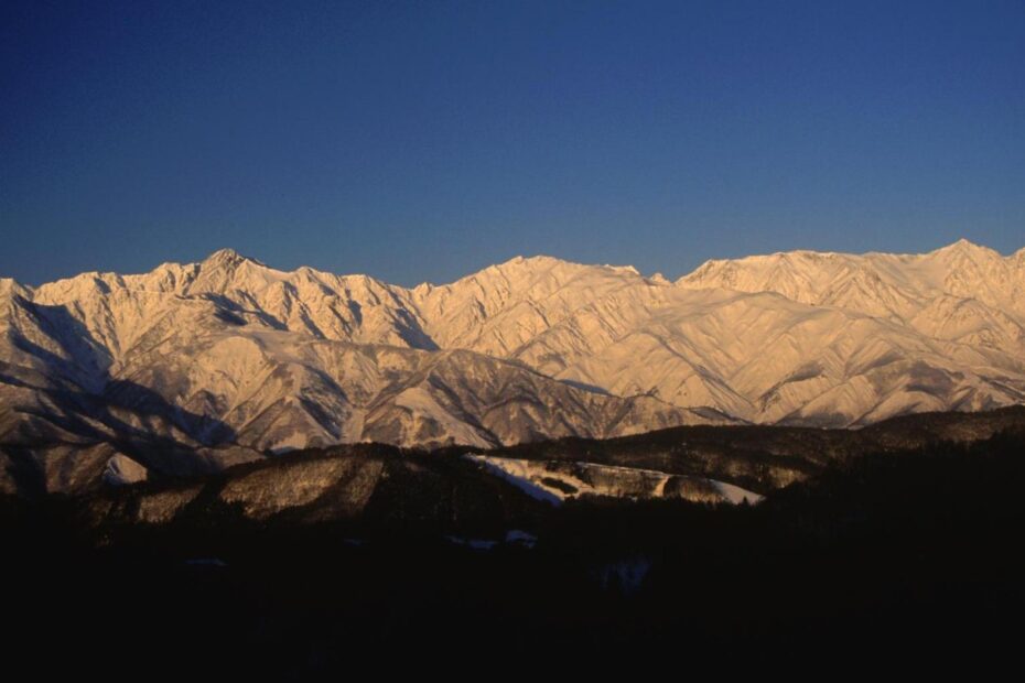 長野県白馬村・神城から望む後立山連峰の朝焼け